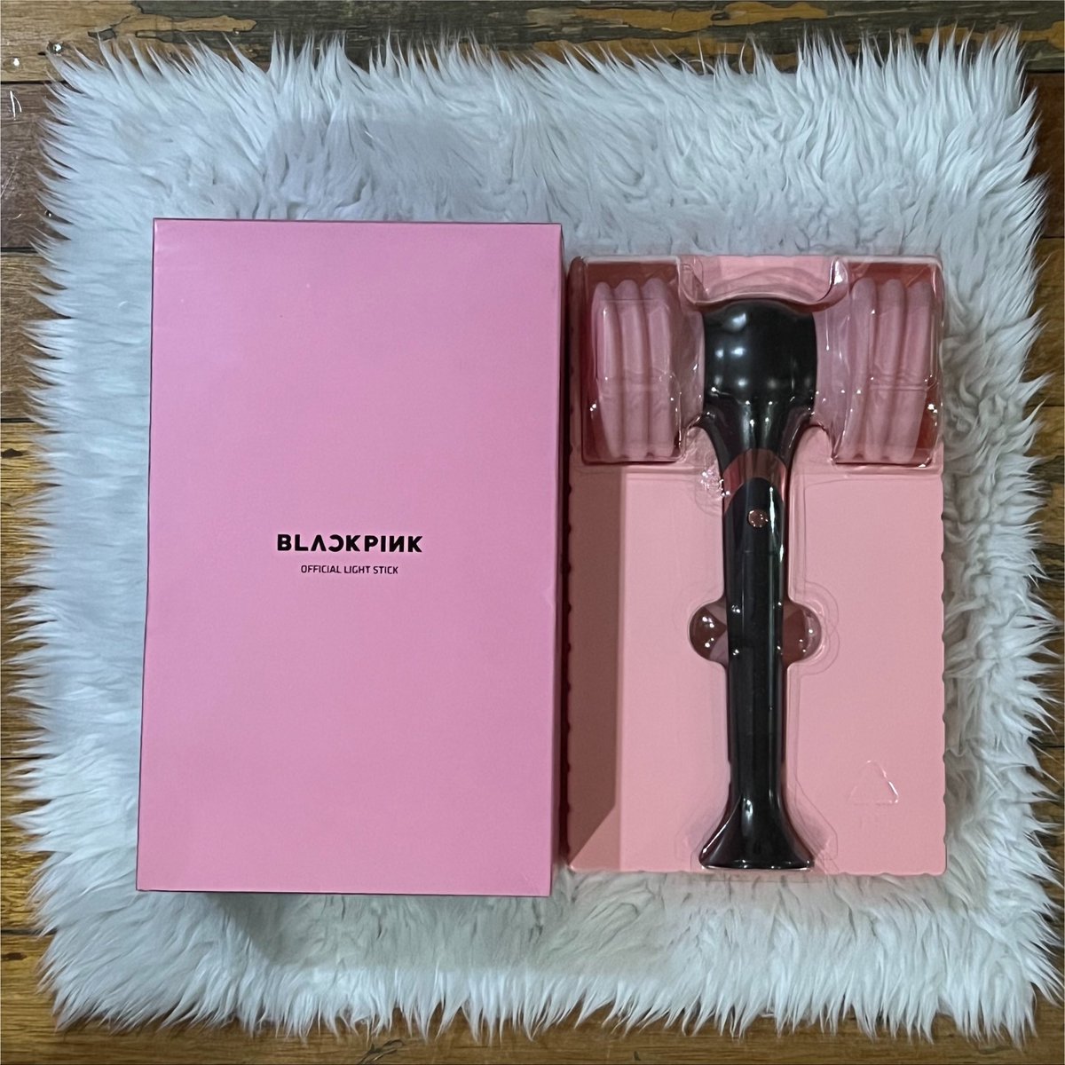 chunichaelisa's tweet photo. WTS LFB Blackpink Lightstick Version 1 

DOP: (1) week - 1,000php 
PAYO: 850php

MOP: Gcash https://t.co/vU6q2Mdbr5