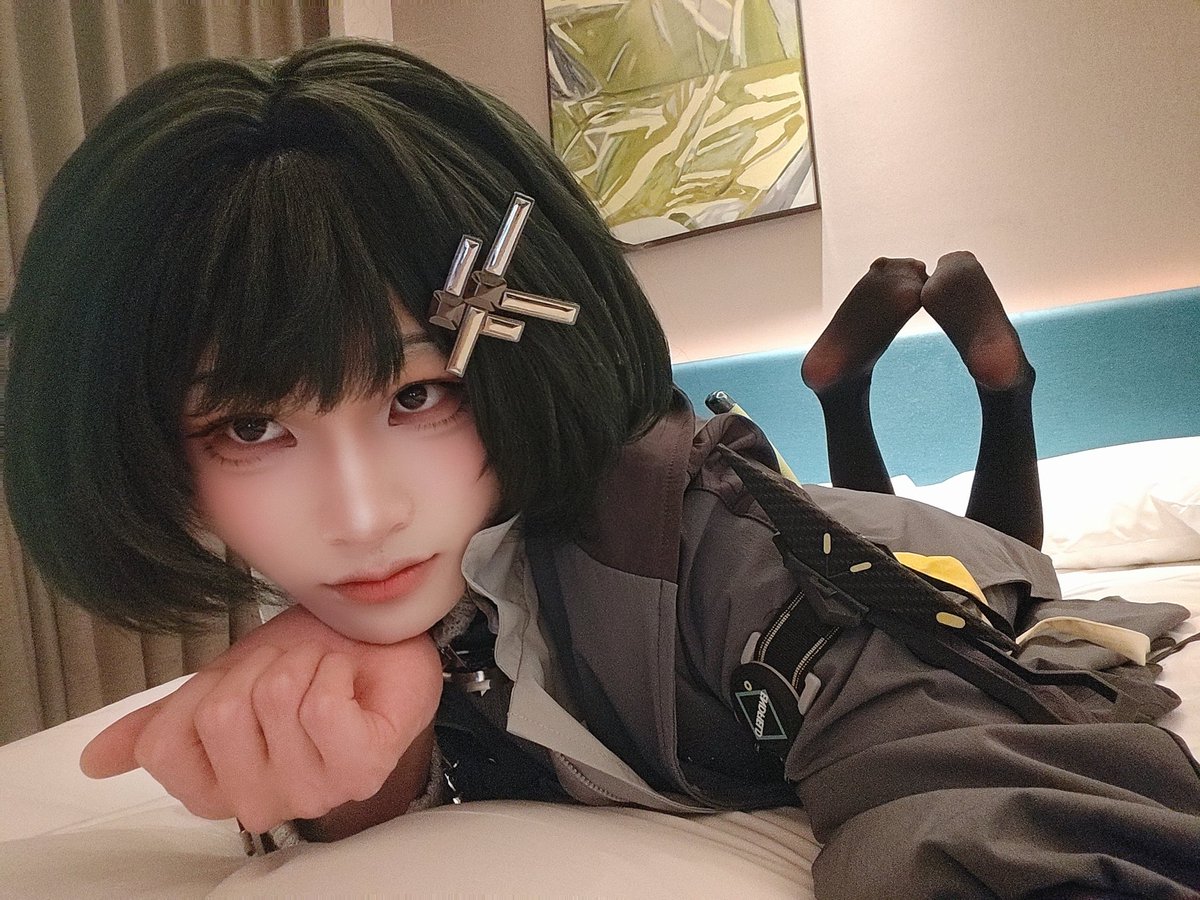 znstl's tweet photo. 齁哦哦哦，连续加班好爽，再继续扣工资的话，噫噫噫，脑子要坏掉惹 https://t.co/MVmHXFqdwN