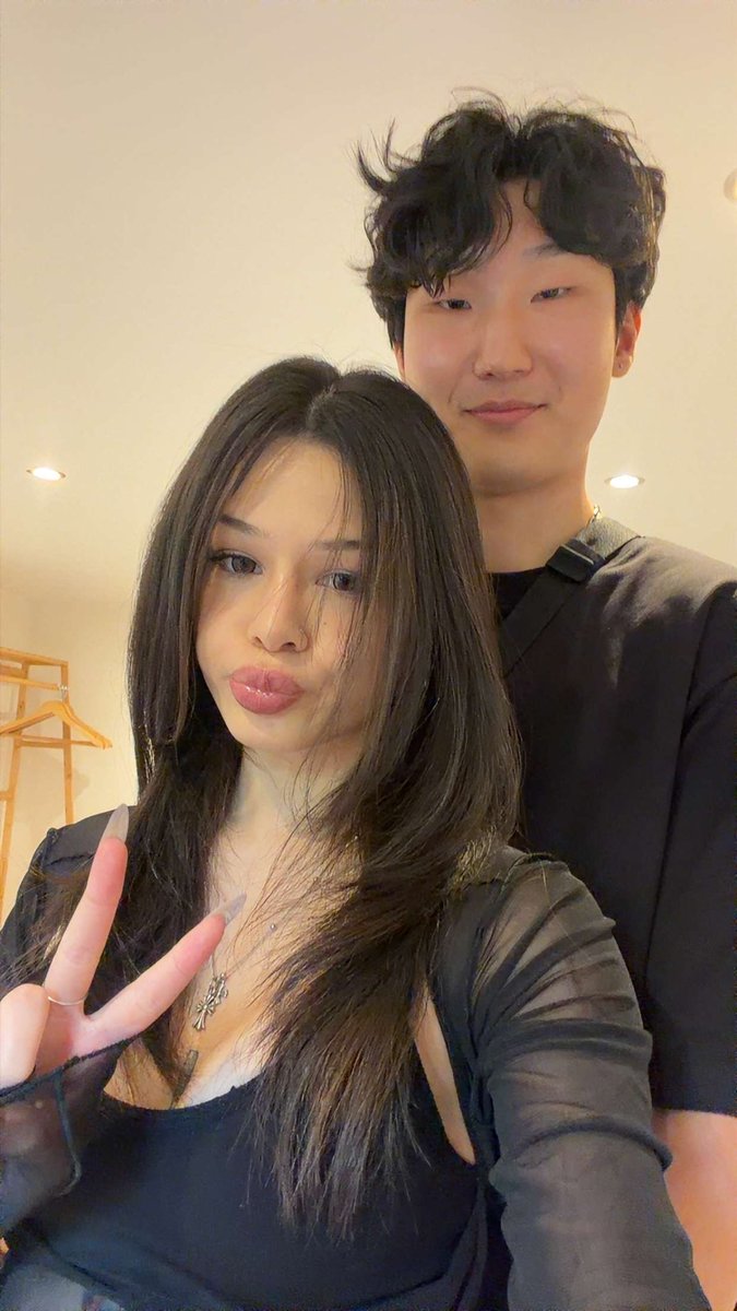 Governor_Val's tweet photo. Happy national girlfriend day ❤️ https://t.co/OUT8Df6ZYd