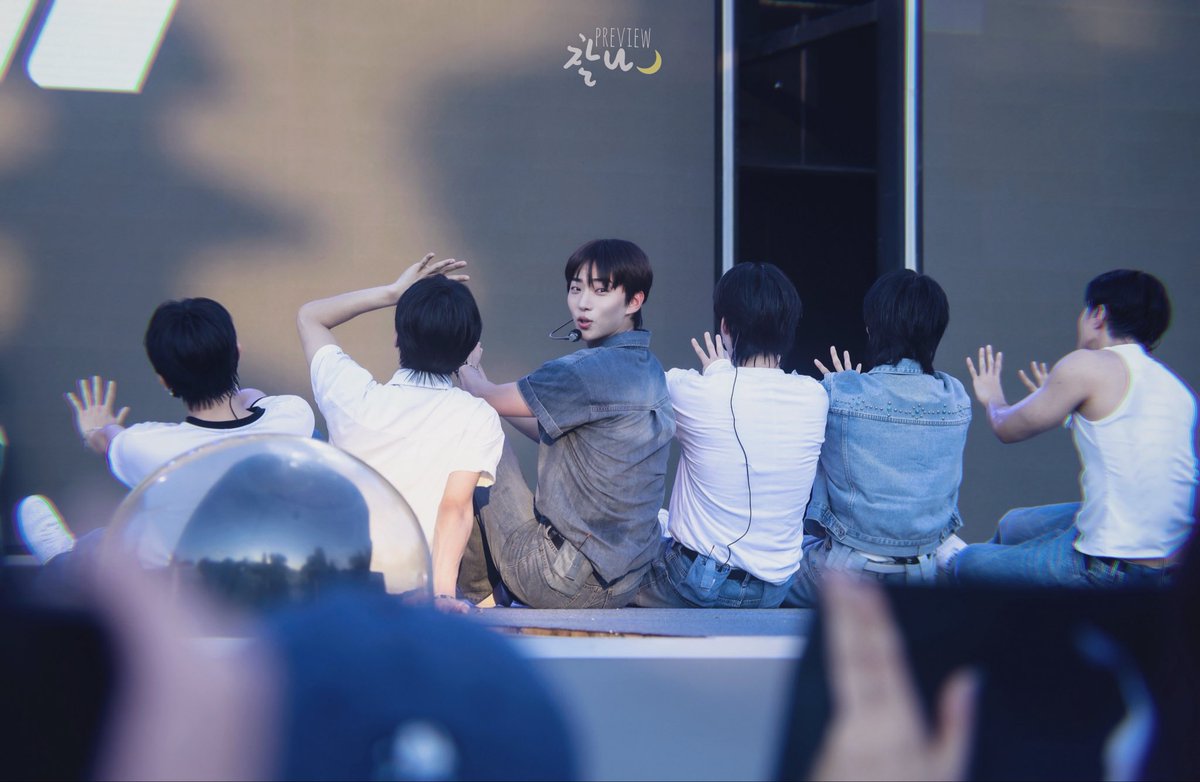 instinfuse's tweet photo. 260801 서울랜드 스페셜 버스킹

9주년 축하해 ❤️🧡💜🖤💚💙
                              👀
#온앤오프 #이션 #ETION #pre https://t.co/ugxzwB31YV