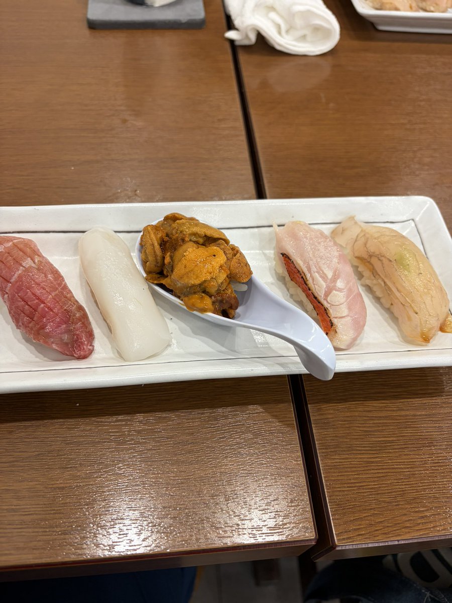 tanta1010's tweet photo. 近所のお寿司屋さん🍣
お酒が進みます😊 https://t.co/gUo7VJxIT6