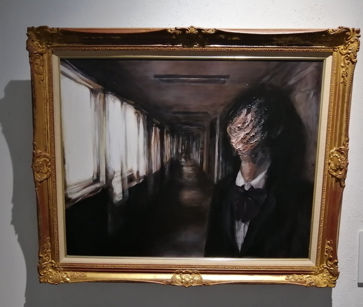 school_of_hmv's tweet photo. 『記憶汚染展』行ってきましたが、いや怖いよこれ…。何が怖いって自分の記憶を信じられなくなるのが怖い。パンダの尻尾の色、ベートーヴェンが手に持つ物…マンデラ効果による記憶の不確実性を突き付けられた後にジワジワと脳を侵食する不気味な“存在しない記憶”の数々。私はしっかり汚染されました。 https://t.co/A3WZDGoNlB