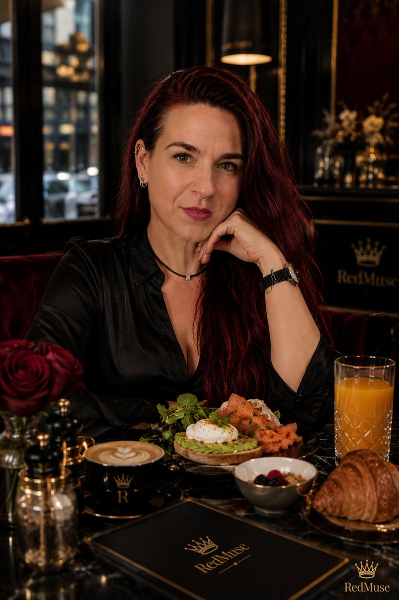 RedMuse1218's tweet photo. Samstag.
Die Stadt füllt sich.
Shopping. Restaurants. Bars. Cocktails.
Luxus beginnt nicht mit einer Kreditkarte.
Luxus beginnt mit Menschen, die wissen, wem er zusteht.
#Findom #Luxury #PayPig #Femdom #Weekend #Spoil #RedMuse https://t.co/cGgh7kE8kW
