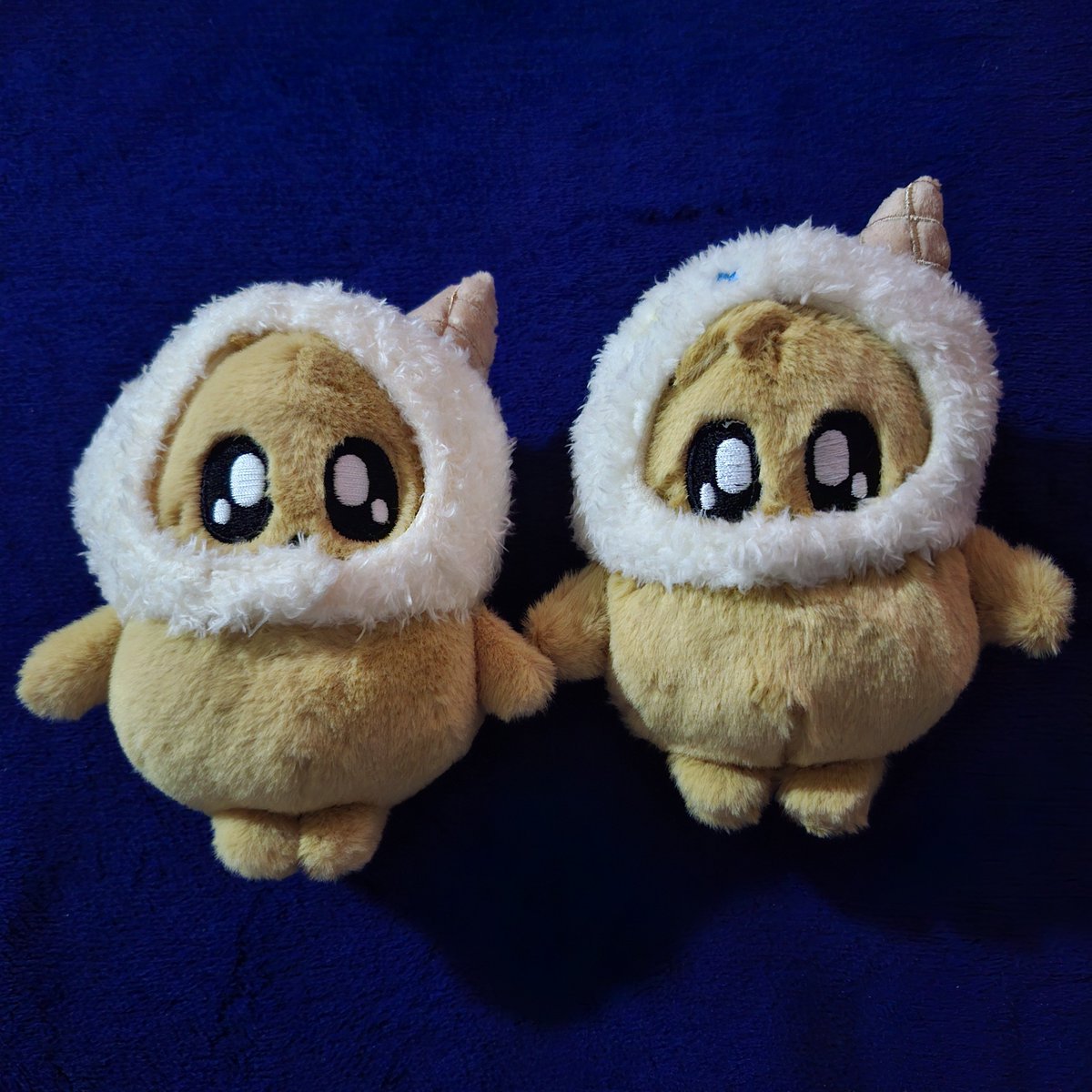 gyudanmea's tweet photo. Left: Official
Right: Dupe

Yung dupe mas malusog 😭🤣🤣🤣 busog yarn

Anyways pang bag ko na yung dupe yung original pang mingyu shrine https://t.co/SYJCVYheOC