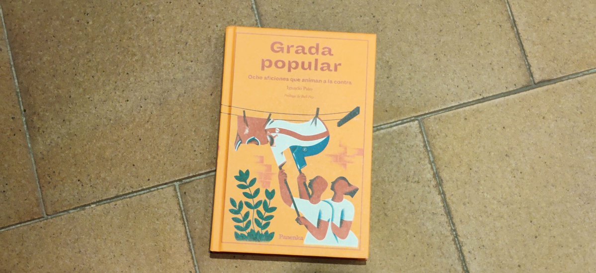Javier_IC's tweet photo. 📚 Empieza agosto y, por si alguno busca lectura, muy recomendable pasear por Inglaterra, Grecia, Turquía, Italia,  Bosnia-Herzegovina, Francia, Austria y, ahora más que nunca, Vallecas de la mano de @ipatolorente para recordar por qué tiene sentido enamorarse de este deporte. https://t.co/awGmeRm6kE