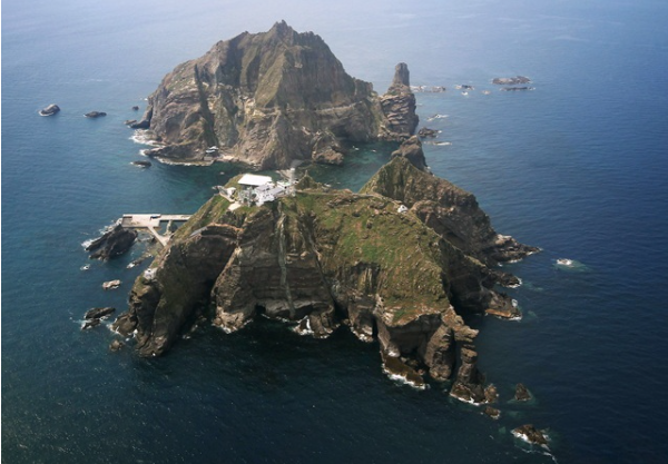 shoetsusato's tweet photo. 韓国は、つい最近、不法占拠している日本の領土の竹島で音楽会を開催する盗人猛々しい嫌がらせを下ばかりだ！

このような嫌がらせをしている韓国の大統領が熊本地震に「心を痛めています」などと言っても、どうせ嘘っぱちだ！

騙されるな！ https://t.co/UzVkh7oRIN