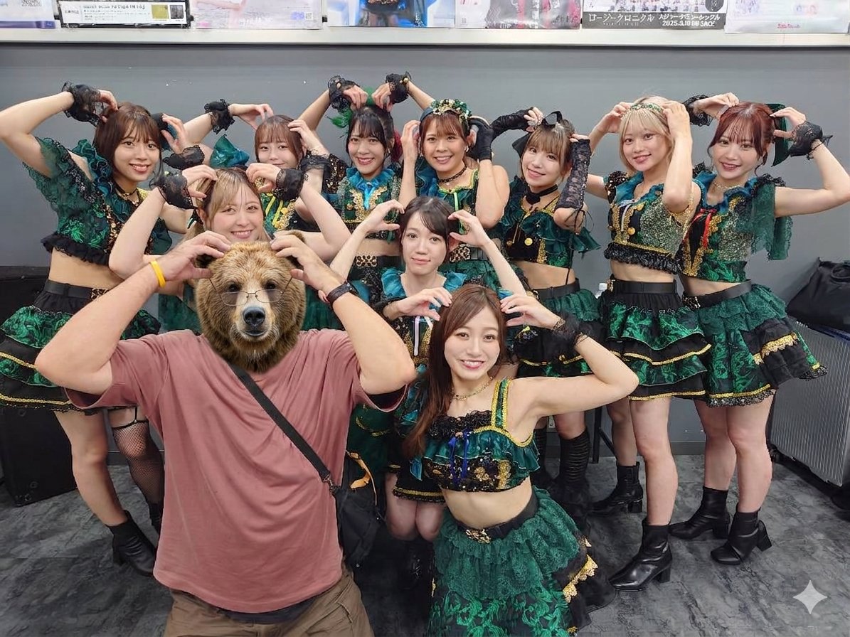 kaze_aviator's tweet photo. 横浜FCの試合でライブしてくれる子たちが無料観覧ライブしてたので寄ってみた

生はやっぱりいい

一緒に写真撮ってくれたけど、この人数に囲まれると緊張が半端ない

国立でもライブしてくれるので楽しみ

 #アイオケ https://t.co/yXPn9opFFS