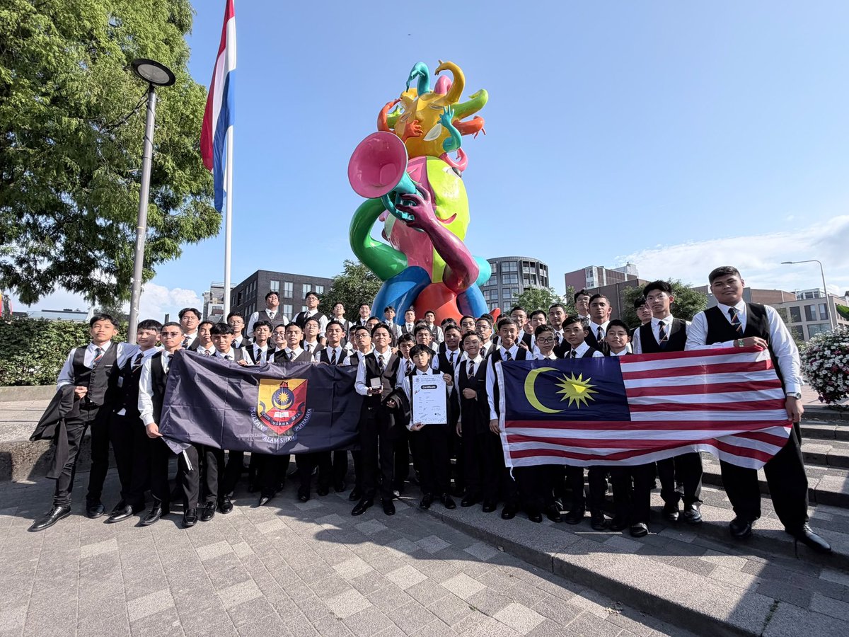 anwaribrahim's tweet photo. Tahniah diucapkan kepada Seri Puteri Symphonic Winds, Sekolah Seri Puteri yang telah meraih Gold With Distinction, serta Alam Shah Wind Orchestra, Sekolah Alam Shah yang turut mencipta kecemerlangan dengan Gold Award dalam Wind Band Youth Division di World Music Contest di Belanda.

Semoga kejayaan ini menjadi inspirasi kepada seluruh rakyat Malaysia untuk terus berusaha dengan tekad, disiplin dan semangat yang tidak pernah luntur demi mengharumkan nama negara.

Syabas dan terus melakar lebih banyak kejayaan. 🇲🇾