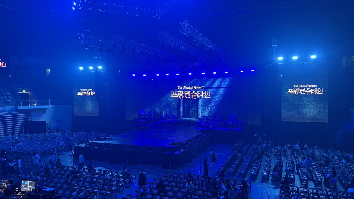 onestar0814's tweet photo. 진짜 행복했습니다...ㅠㅠ
북극은 시원하네요...
#프랑켄슈타인콘서트 https://t.co/5IbHMVcaCY