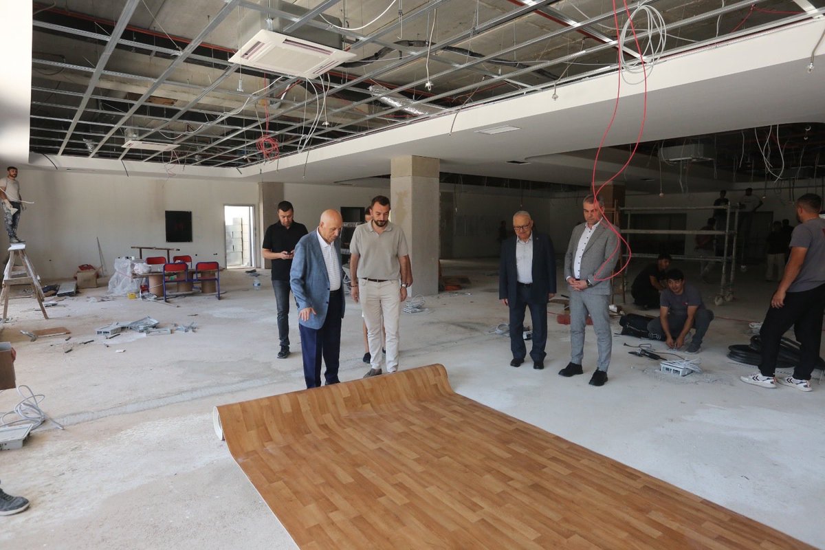 fethiyasar's tweet photo. Daha güzel bir Yenimahalle için var gücümüzle çalışmaya devam ediyoruz. Batıkent Ek Hizmet Binamızda yenileme ve tadilat çalışmalarımız sürüyor. 

Sınavlara hazırlanan evlatlarımız başta olmak üzere her yaştan Yenimahallelilerin yoğun ilgi gösterdiği Yaşar Kemal Kütüphanemizi, her yıl binlerce vatandaşımızın eğitim aldığı, meslek öğrendiği ve kendini geliştirdiği Meslek Edindirme ve Hobi Kursları Merkezimizi, sivil toplum kuruluşlarına sağladığımız alanları ve idari birimlerimizi baştan aşağıya, en modern şekilde yeniliyoruz. 

Çalışmalarımızı kısa süre içerisinde tamamlayarak yeniden vatandaşlarımızın kullanımına sunacağız.
