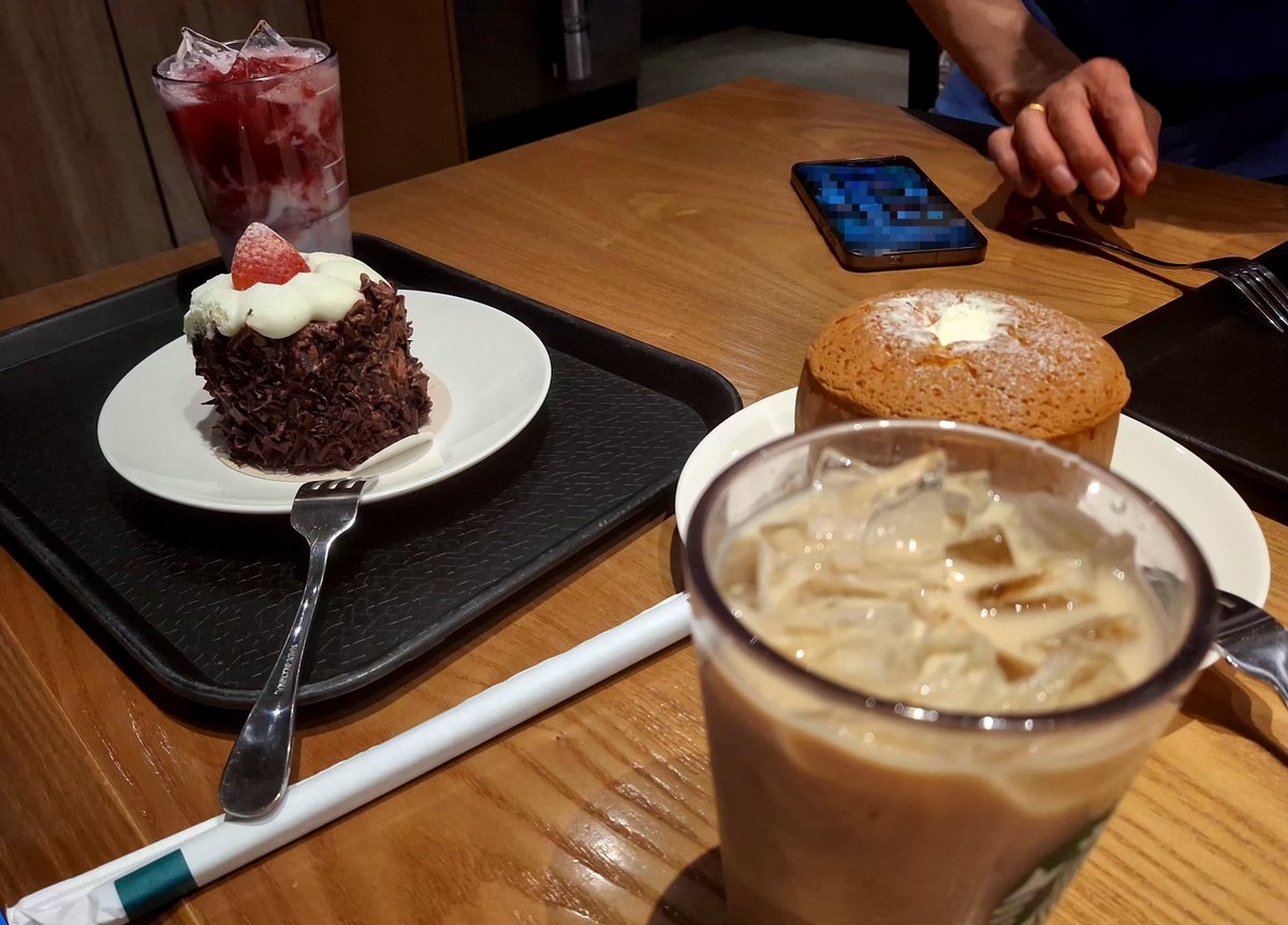 HeeYa026's tweet photo. 아빠랑 삼촌이 사준 후식..♡ https://t.co/pXSwWEFlLA