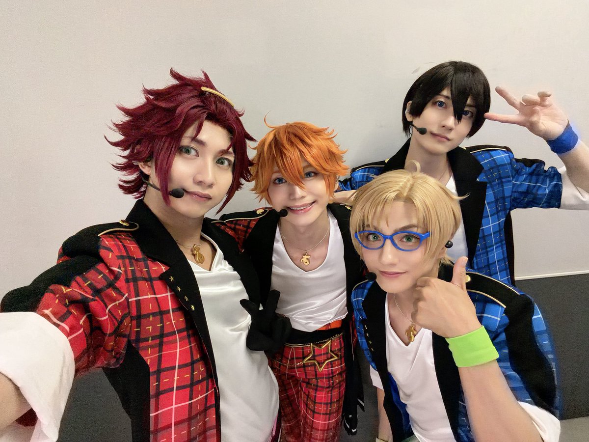 riki_riki1016's tweet photo. 『あんさんぶるスターズ！THE STAGE』
-10th Anniversary LIVE- 
初日でしたーー！！🌟
やっぱLIVE最高だね！
たくさんのサイリウムと歓声。本当に感動しました✨
明日も楽しもうー！！
 #あんステ
 #あんステLive https://t.co/VOs0zrAB8W