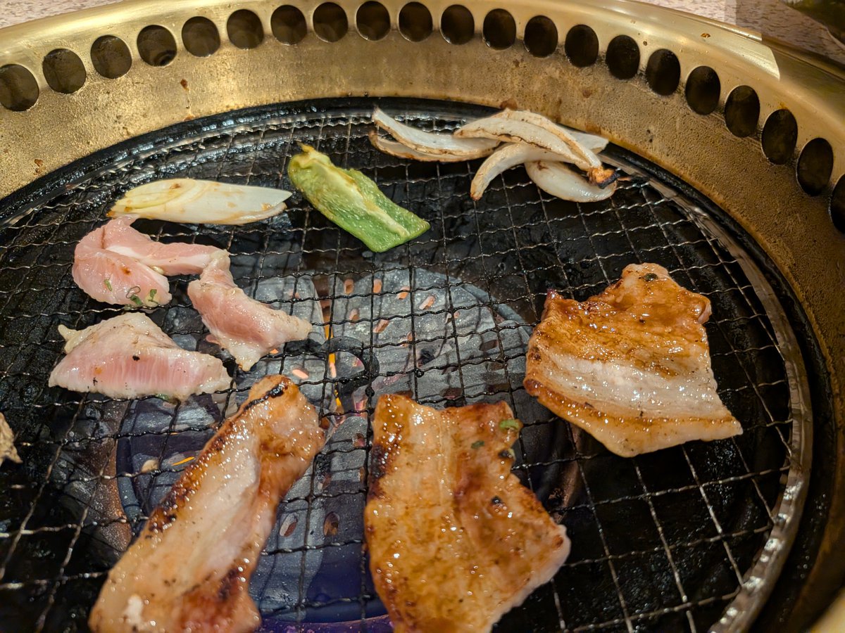 3C_DPT's tweet photo. 気を取り直して美味しいお肉！

高原の峠道だから焼き肉レストランしかない。美味しいけどさ、出費が、、、

なんかなう https://t.co/T68ZD2UPf1