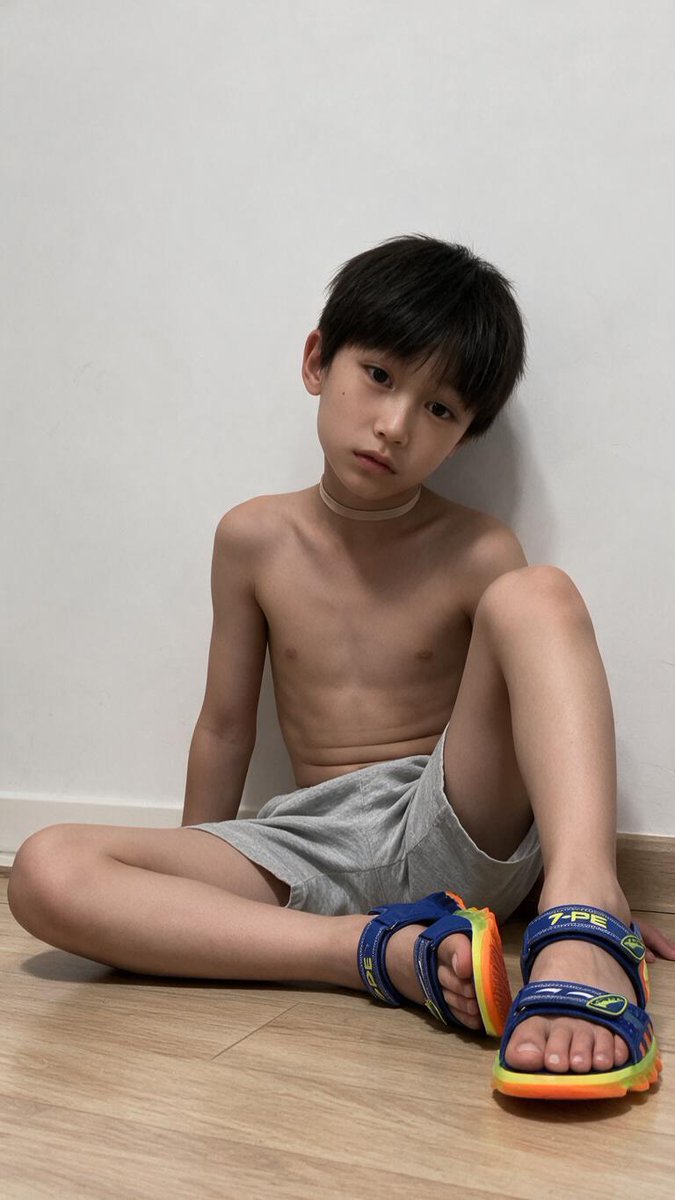 Zhengtaikog3yq's tweet photo. 有想这样被调教的小男孩吗 https://t.co/nnDmsLxvT3