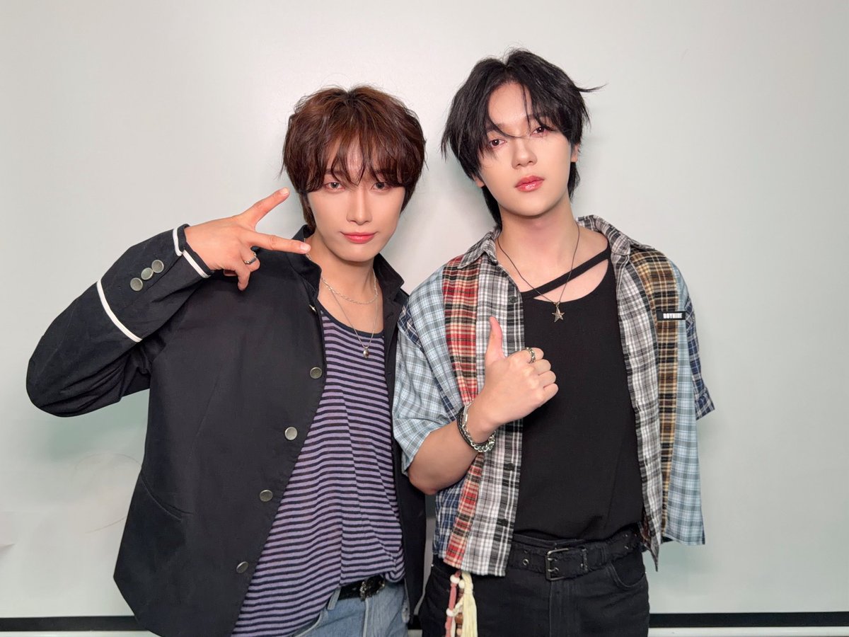 OmegaX_official's tweet photo. [📸]

Luminaries x OMEGA X 재한, 예찬 FANMEETING IN SHANGHAI 🩵

화창한 날씨에 포애기와 기분 좋은 만남을 한 오늘! 
항상 밝은 미소로 반겨주는 포애기들 고마워요 🥰

侬一直勒阿拉心里，快点再碰头！

#OMEGA_X #오메가엑스 #UNCAPPED #언캡트 https://t.co/whMnBcPkBg
