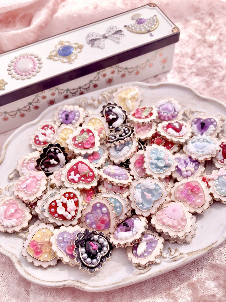 PrincessKissXXX's tweet photo. 🎀 #カワクリPOPUP 🎀4日目も
ありがとうございました₊˚⊹ᡣ𐭩

ハートのリングたくさん種類ご用意しております💞
ぜひお気に入りを選んでくださいね🎶

 #ハンドメイドイベント  #HEPFIVE https://t.co/oF6kkqRJ2F