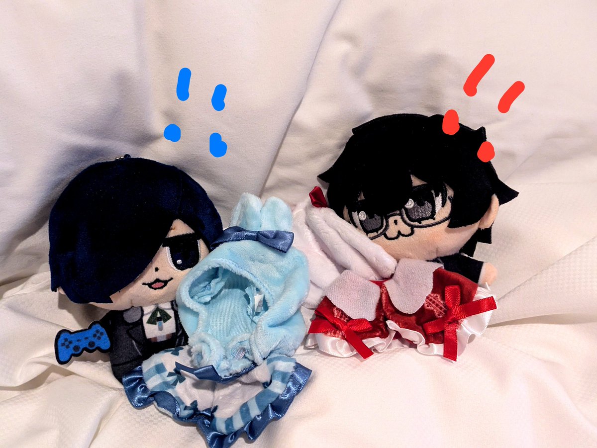 Machino_1925's tweet photo. ホテルでのんびり
お土産だよ〜似合うね(*ˊ˘ˋ*)
 #P3  #P5 https://t.co/ansQG1LimR