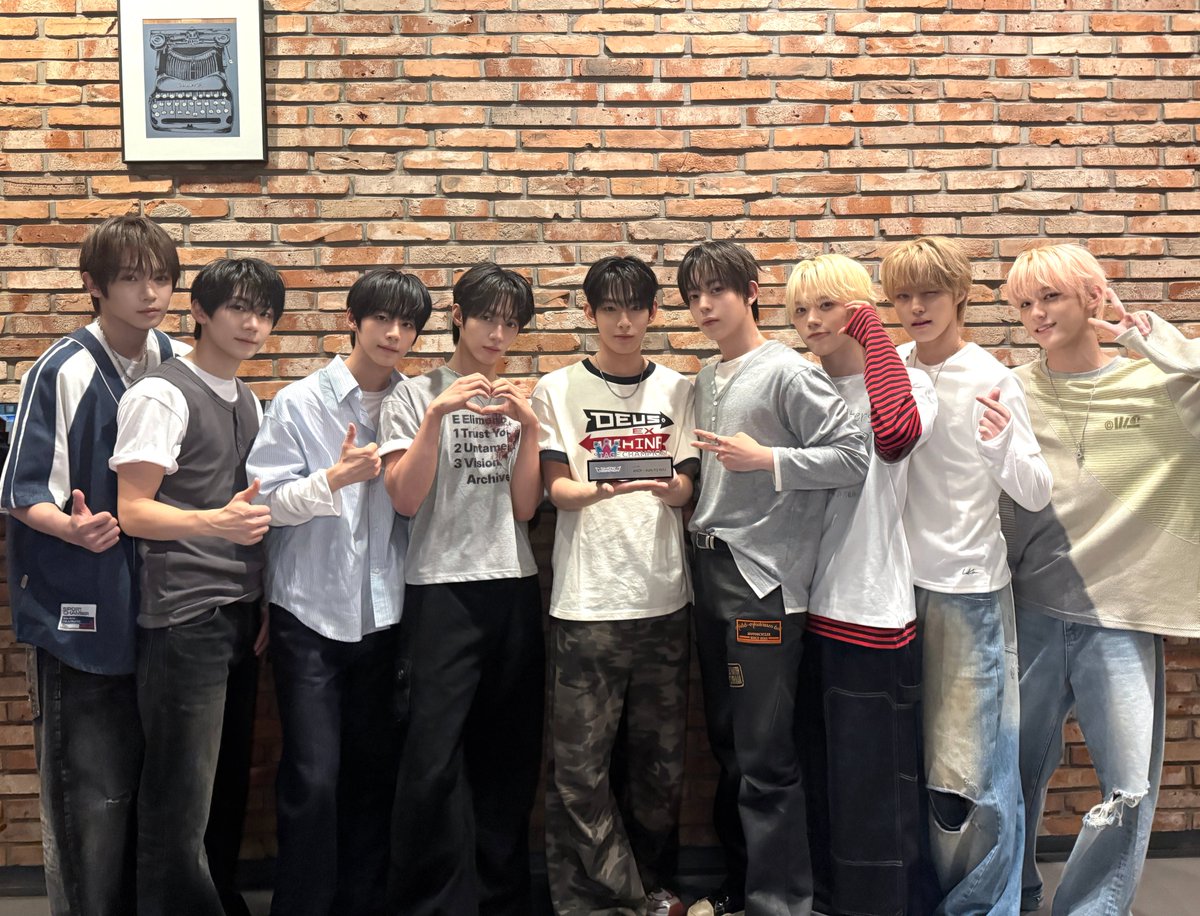 idolchamp1's tweet photo. #쇼챔피언 603회
👑STAGE CHAMPION TOP1👑

[ #AHOF #아홉 ] 에게
트로피가 잘 전달되었어요💨

💙1위를 축하합니다💙

@AHOF_official @showchampion1 https://t.co/hKQnJ1B8UI