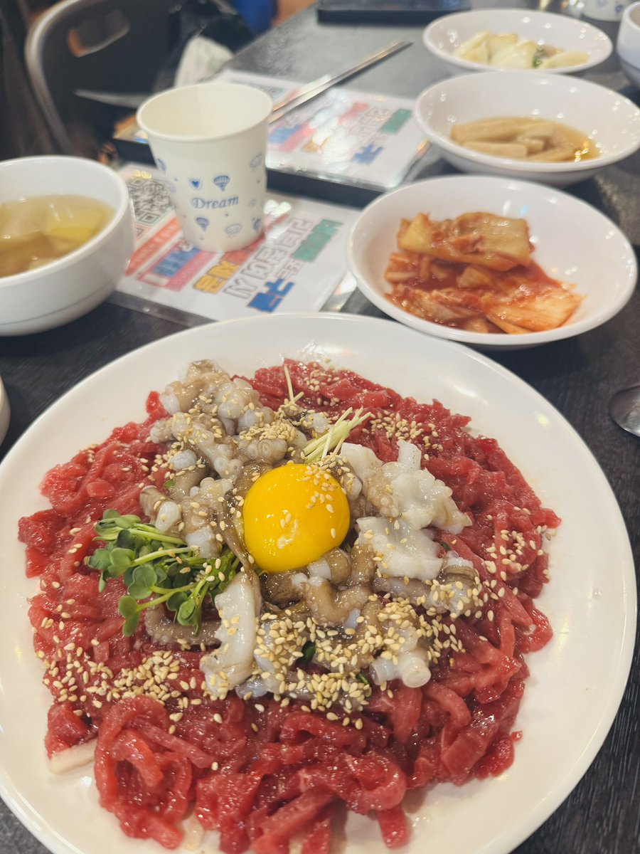 Hiromasa_kondo's tweet photo. 【YouTube更新したよ🇰🇷】
よく食べよく喋る夫婦の韓国爆食旅【総集編】
北朝鮮見にいったり、
全身泥まみれになって現地テレビ出たり、
韓国人の友達におすすめ連れてってもらったり盛り沢山となっとります🍚ﾒｼｳﾏｽｷﾞﾙ
https://t.co/z7WYzGLJGo https://t.co/j6S1MKP573
