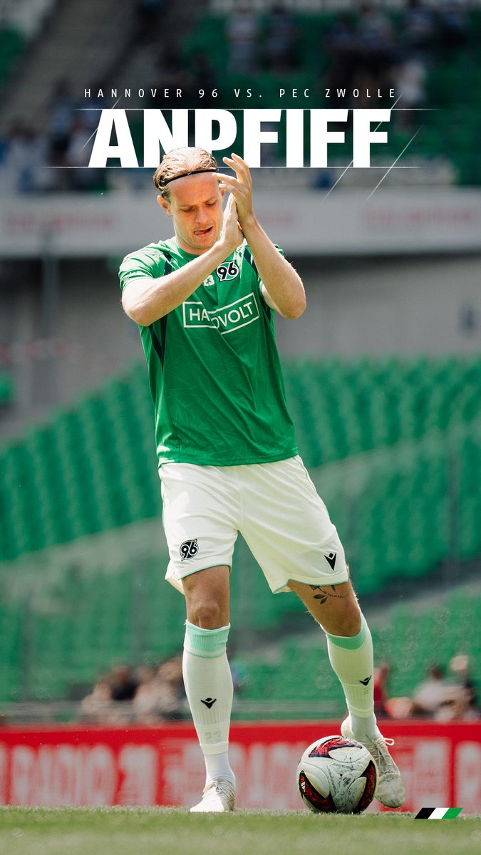 Hannover96's tweet photo. 1' Anpfiff gegen Zwolle! ⚽️

Zum Livestream: ➡️ https://t.co/hFWUtxHKAQ. 

#H96 #NiemalsAllein ⚫⚪💚 | #H96PEC 0:0 https://t.co/dGUsKJtkHl