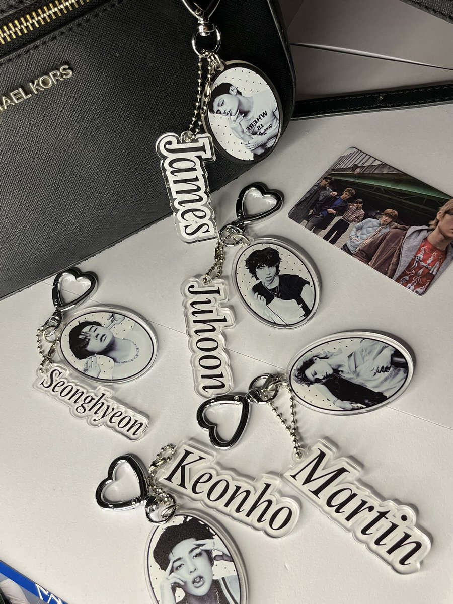 Fr3akyd0T1n's tweet photo. OPEN PRE-ORDER CORTIS POLKADOT KEYCHAIN >< 

Hi coerr!! aku udah open po keychain nya nihhh 😆🩶 

yang mau ikut po boleh banget langsung isi form disini yaa!! 

PRICE: 38k (Dp: 23k)

Link form: https://t.co/VXBFu9JMhS

Close PO TBA yaa 💗💗💗 https://t.co/29SSdoFQrC