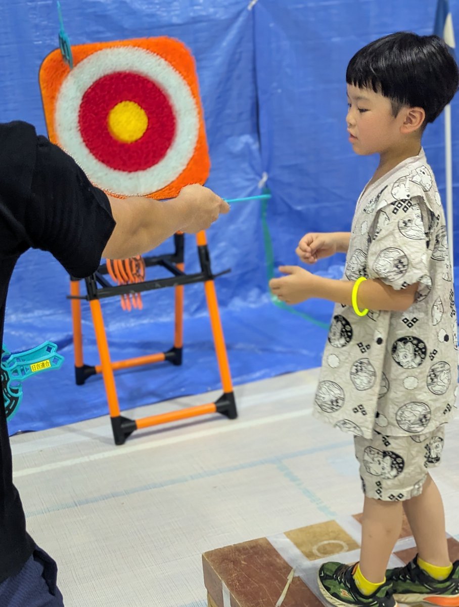 takachiri's tweet photo. 暑すぎてみんなに会って遊んで帰宅
今年も踊ってはくれなかった笑

この、斧投げるやつめっちゃ面白そうやった！千鶴に欲しい。 https://t.co/J5lHd9hZMY
