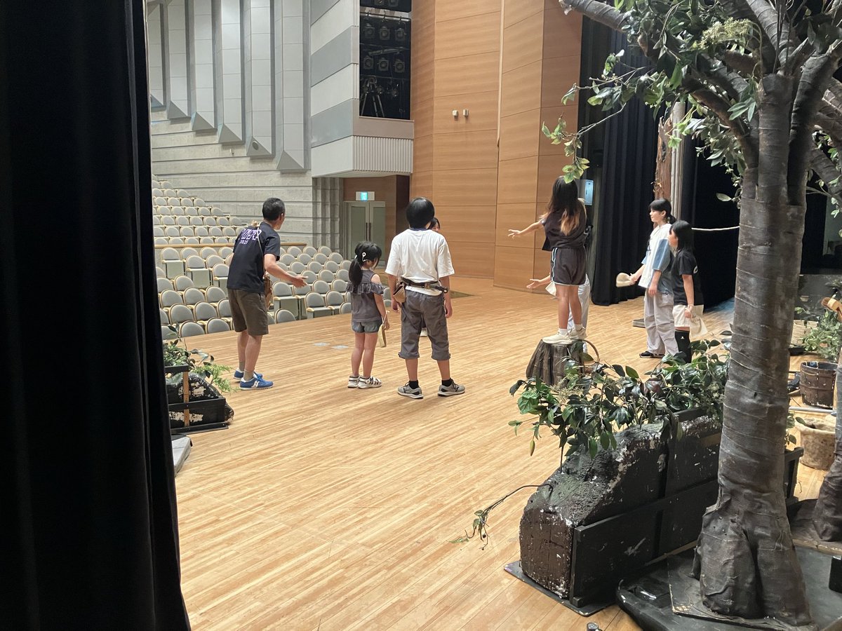 crew_cosmos2007's tweet photo. 今日のコスモス🪐
通し稽古でできなかった後半のシーンをやりました✨本番まで頑張っていきます！！
#演劇クルーコスモス
#演劇CrewCosmos https://t.co/6TQNazbh9C