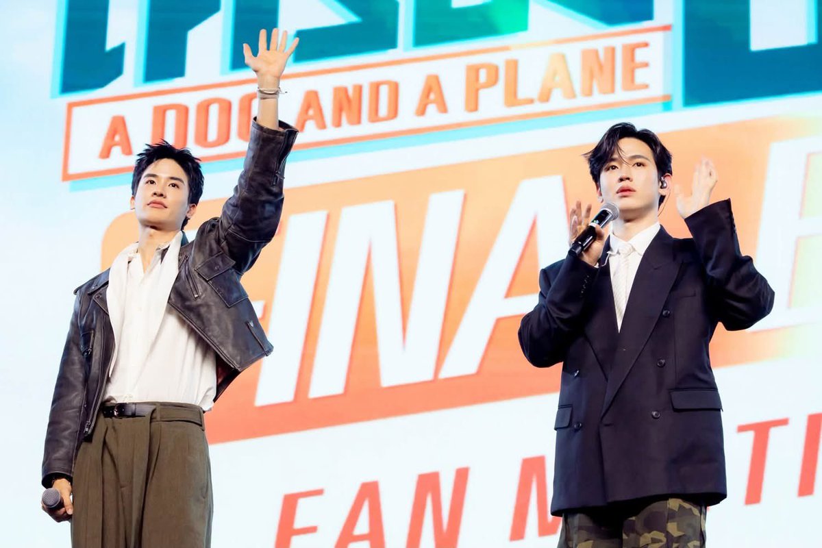AllNews_th's tweet photo. แลนดิ้งหวานฉ่ำ!! “เต-นิว” นำทีมนักแสดงส่งท้ายซีรีส์  “หมาเห่าเครื่องบิน A Dog And A Plane” ฟินขั้นสุด! ในงาน “หมาเห่าเครื่องบิน Final EP. FAN MEETING” 

ADAAP HAPPY LANDING

#ADogAndAPlaneFinalEP
#taynew #tawan_v #newwiee
#mondryu #mond_tanutchai #ryuptb
#TuiChayatorn #junotiranat
#ADogAndAPlane #GMMTV

🔗 https://t.co/cWvDxwfPpx
สร้างปรากฏการณ์ความนิยมตั้งแต่ออกอากาศ EP.แรกจนถึง EP. สุดท้าย และติดชาร์ตเทรนด์ X ในหลายพื้นที่ทั่วโลก สำหรับซีรีส์โรแมนติกคอมเมดี้ “หมาเห่าเครื่องบิน A Dog and A Plane” จากภารกิจกู้ภัย สู่ภารกิจกู้ใจ จาก “GMMTV” คอนเทนต์โพรไวเดอร์ชั้นนำของเมืองไทย ล่าสุดปิดฉากการเดินทางความรักของหัวหน้ากู้ภัยจอมกวนประสาทกับสจ๊วตหนุ่มสุดเพอร์เฟกต์ไปอย่างสวยงาม จากที่เจอกันครั้งแรกก็เกือบจะวางมวยกันซะแล้ว แต่ดันได้ภารกิจลับจับชู้ สู่การจดทะเบียนสมรส! ท่ามกลางความรักจากแฟนๆ ที่พร้อมใจกันมางาน “หมาเห่าเครื่องบิน Final EP. FAN MEETING” ร่วมส่งท้ายซีรีส์สุดฟินที่เนรมิตฮอลล์ให้กลายเป็นวันวิวาห์หวานฉ่ำของ “โตโต้-คณิต” รับบทโดยคู่จิ้นคู่ฮอต “เต ตะวัน วิหครัตน์” และ “นิว ฐิติภูมิ เตชะอภัยคุณ” พร้อมด้วยแก๊งเพื่อน “ม่อน ธนัชชัย วิจิตรวงศ์ทอง, ริว พุติพัฒน์ พุทโธนะโมชัย, ตุ้ย ชยธร ไตรรัตนประดิษฐ์, จูโน่ ตีระณัฐ กิตติสัทโธ” และผู้กำกับฯ คุณภาพ “โจ้ ทิชากร ภูเขาทอง” ที่แท็กทีมกันมาร่วมงานและร่วมพูดคุยถึงเบื้องหลังการทำงานในกองถ่ายซีรีส์อย่างสนุกสนาน พร้อมเสิร์ฟ Special Show สุด Exclusive ให้แฟนๆ ได้เก็บทุกโมเมนต์สุดประทับใจ ฉากน่ารักๆ แชร์ผ่าน #ADogAndAPlaneFinalEP กันสนั่นโซเชียลเลยทีเดียว เมื่อวันศุกร์ที่ 31 กรกฎาคม 2569 ที่ผ่านมา ณ centralwOrld PULSE Hall ชั้น 7 ศูนย์การค้าเซ็นทรัลเวิลด์

เปิดเวทีเริ่มความสุขด้วยโชว์เพลงประกอบซีรีส์ “หมาเห่าเครื่องบิน A Dog and A Plane” จาก “เต” กับเพลง “กู้ภัยกู้ใจ” (Rescue you) ต่อด้วย “นิว” ที่มาในเพลง “Fly with Me Free My Heart” และ “เต-นิว” ควงคู่ร้องเพลง “รักไม่มีเหตุผล” (No Reason) จากนั้นพิธีกรอารมณ์ดี “เลโอ โซสเซย์” ชวน “เต-นิว” กล่าวทักทายแฟนๆ พร้อมชวนแก๊งเพื่อน “ม่อน-ริว-ตุ้ย-จูโน่” และผู้กำกับฯ “พี่โจ้” ขึ้นเวทีเสริมทัพความสนุก ร่วมพูดคุยถึงเรื่องป่วนๆ ฉากแซ่บซีนหวาน รวมถึงมุกเด็ดๆ และเบื้องหลังการถ่ายทำสุดประทับใจ รวมถึงโมเมนต์ฟินๆ ที่ให้เหล่านักแสดงทายใจผู้กำกับฯ “พี่โจ้” ว่าชอบฉากไหนที่สุดของแต่ละคน ก่อนที่จะร่วมเก็บภาพความประทับใจกับแฟนๆ และไปร่วมดูตอนจบซีรีส์พร้อมกัน ซึ่งบรรยากาศตลอดการรับชมเต็มไปด้วยความฟินและความสุขจนทำเอาแฟนๆ กรี๊ดกันทั้งฮอลล์เลยทีเดียว พร้อมส่งท้ายด้วยโชว์สุดพิเศษจาก “เต-นิว-ม่อน-ริว-ตุ้ย-จูโน่” ที่จับมือกันร้องเพลง “โดยสวัสดิภาพ” (Good flight) เพลงประกอบซีรีส์ “หมาเห่าเครื่องบิน A Dog and A Plane” และพูดถึงความรู้สึกหลังดูอีพีไฟนอลจบ ต่อด้วยเกมสนุกๆ ที่ให้ทุกคนได้เล่น ทายฉากในซีรีส์ที่ถูกตราตรึงในความทรงจำของแฟนๆ หลายๆ คน ที่เรียกว่าเป็นตำนานที่ทุกคนกล่าวถึง โดยใครแพ้จะต้องเล่นฉากนั้นสดๆ บนเวที ซึ่ง “ตุ้ย-จูโน่” ก็เป็นผู้แพ้ต้องเล่นบทของ “โตโต้-คณิต” กันสดๆ อย่าง “ขอโทษนะ ฮอตมากจ้ะ คนจีบเยอะมาก เดมแตก! ฯลฯ” ที่ทำเอาแฟนๆ ถึงกับฮาลั่นกับจริตเกินเบอร์ในการสวมบทนี้ของทั้งคู่ ก่อนที่เหล่านักแสดงจะพูดฝากผลงานและความรู้สึกที่มีให้กับพาร์ทเนอร์ของตัวเอง พร้อมกับ “เต-นิว” ที่เผยแพลนฮันนีมูนในโปรเจกต์ต่อไปที่เตรียมเซอร์ไพร์สแฟนๆ ให้รอติดตามในอนาคตอีกด้วย เรียกได้ว่าจบบริบูรณ์อย่างสมบูรณ์แบบจริงๆ สำหรับงานวันนี้ที่แฟนๆ ได้หอบความสุขกลับบ้านกันไปอย่างเต็มอิ่ม 
ติดตามภาพความประทับใจของงาน “หมาเห่าเครื่องบิน Final EP. FAN MEETING” ได้ทาง Facebook / Instagram / X / TikTok / YouTube / Weibo: GMMTV และติดตามชมซีรีส์ “หมาเห่าเครื่องบิน A Dog and A Plane” แบบครบทุกตอน ทางแอปพลิเคชั่น TrueVisions NOW