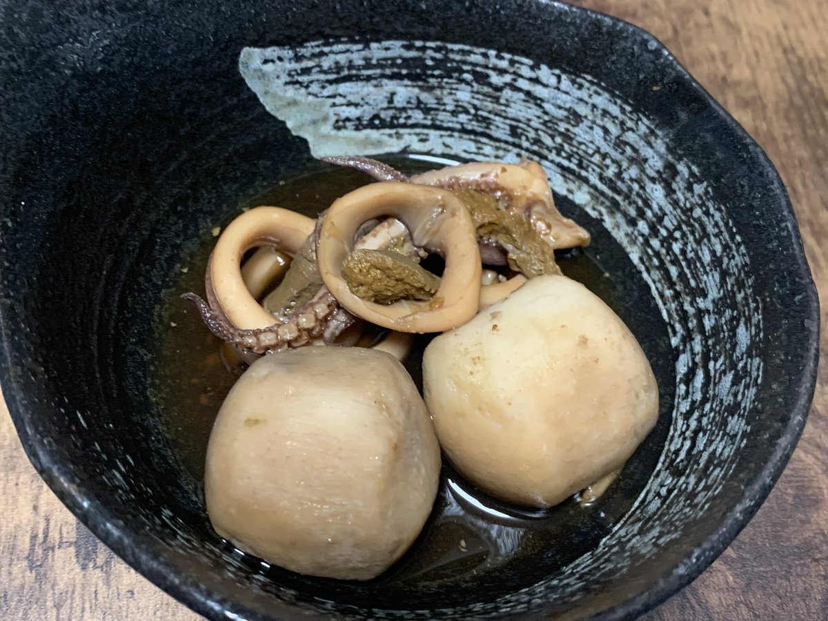 yo_shin_chan's tweet photo. 今夜のイカ料理

里芋とムギイカの煮物
今回はイカの肝も入れて大人の味わい

下足の天ぷら

美味い‼️

#釣り #釣魚料理 #ムギイカ https://t.co/jtA4YlD0yA