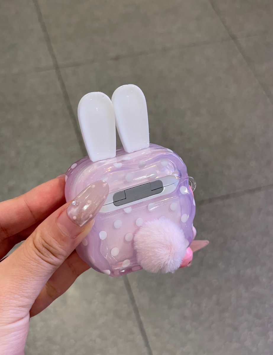 piinkimi_'s tweet photo. bunny airpods case https://t.co/q5enCy2EgA