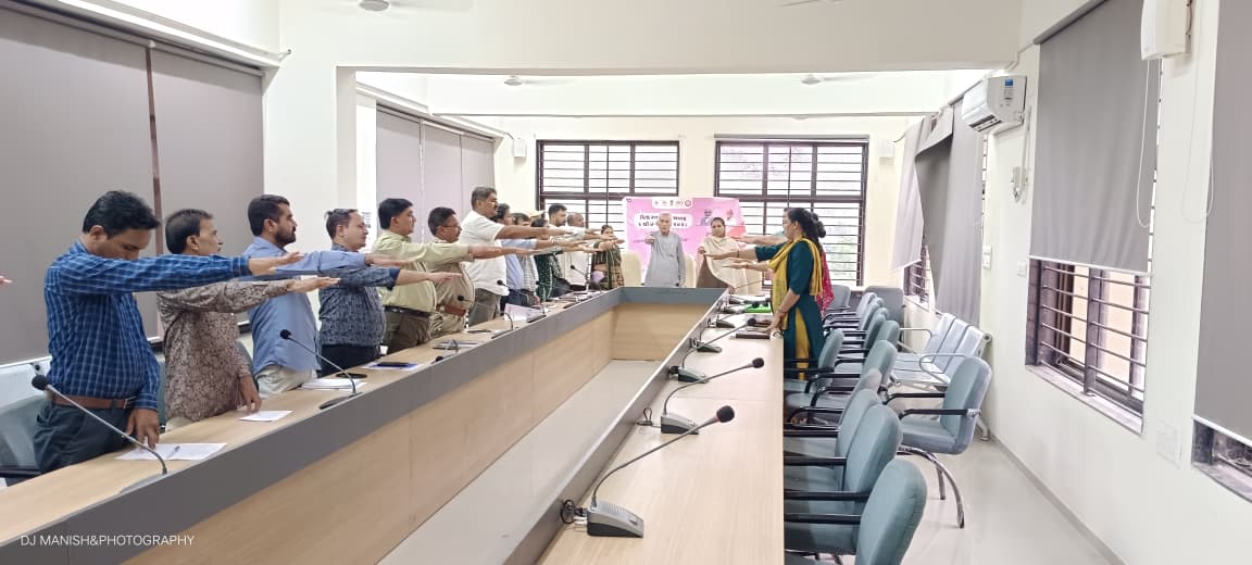 CJotana's tweet photo. આજ રોજ આઈસીડીએસ ઘટક જોટાણામાં સંકલન મીટીંગમાં "વિશ્વ સ્તનપાન સપ્તાહ-૨૦૨૬" અંતર્ગત પ્રતિજ્ઞા લેવડાવવામાં આવેલ.#ICDS
#ICDSGujarat
#Anganwadi
#AnganwadiWorker
#WCDGujarat
#WomenAndChildDevelopment
#Gujarat
#Mehsana
#ICDSMehsana
#AnganwadiGujarat
#આંગણવાડી
#મહિલાઅનેબાળવિકાસ
#ગુજરાત https://t.co/GWJQGzwkqU