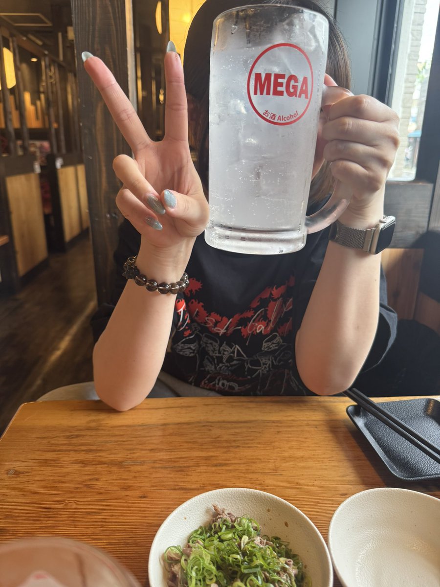 ukiriku's tweet photo. お店のの子と一緒に飲んでるその後ほろ酔いの中花火見てきたー

めちゃくちゃ楽しかったし花火キレイだった!! https://t.co/3lBkQg1SC2