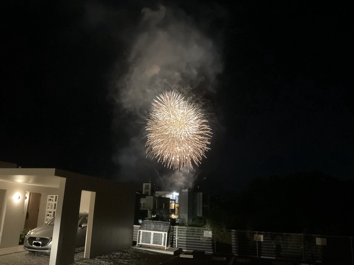 148_ivy's tweet photo. 花火やってた https://t.co/pr01r4TtIX