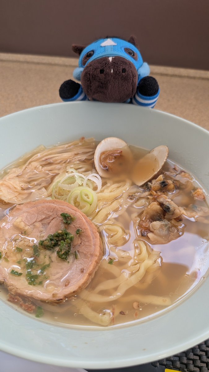 R_ito_74100's tweet photo. おめで鯛！
おいしかった！
私も大阪行ってたからびっくり！
明日の味も気になるが…暑すぎて片方だなぁ…と今日を選びました🐟️
#福麺 https://t.co/Fzvql5R7Ed
