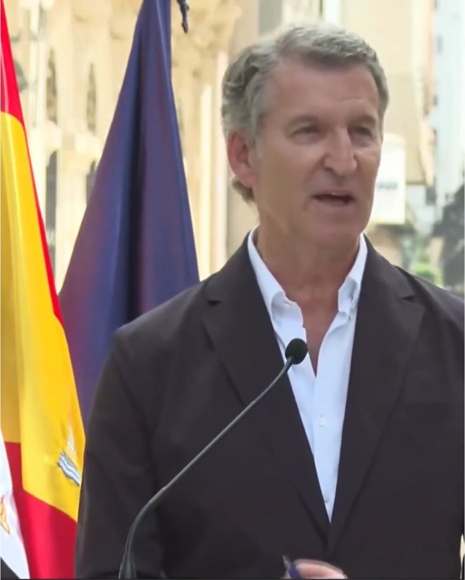 educarazo's tweet photo. 🔵 Feijóo, en Ceuta.
❌ Sánchez, en Spotify.

No hace falta decir más… https://t.co/Rg9GJ9qUQd