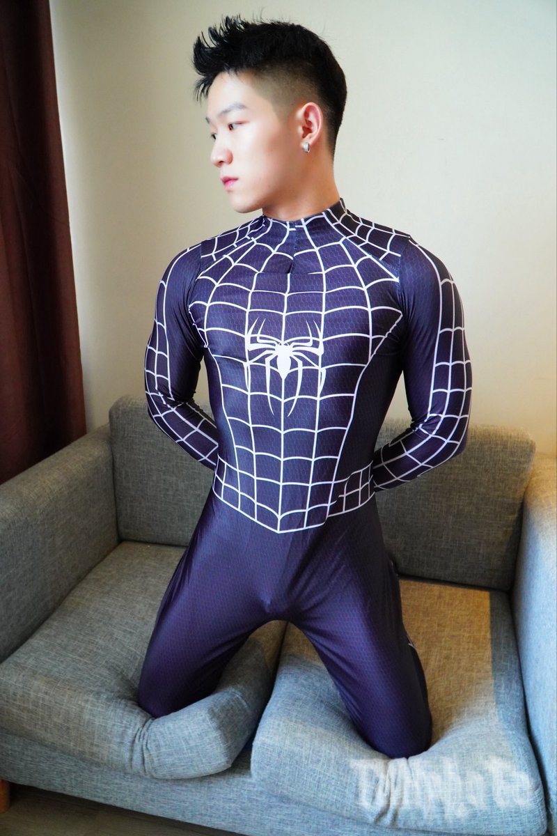 TXHview's tweet photo. 摄影@txhphoto 
🕷️ 蜘蛛侠从挑逗到臣服
现在，蜘蛛侠已经彻底属于你了 🔥
今天你有去影院看蜘蛛吗？
#SpiderMan  肌肉拉丝👀 #GayCosplay #男模写真 #肌肉cos #SpiderManSuit #英雄cos #身材控 #腹肌 #胸肌 #亚洲帅哥 https://t.co/3X0LJ2HaRX
