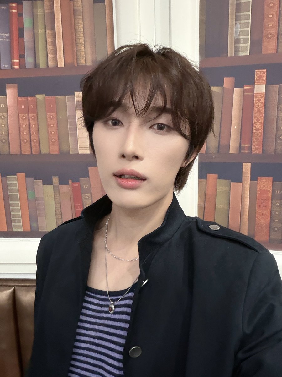 OmegaX_members's tweet photo. [#OX]

상하이에서 포애기 만났다! 😘

#OMEGA_X #오메가엑스
#재한 #JAEHAN https://t.co/miP59esLba