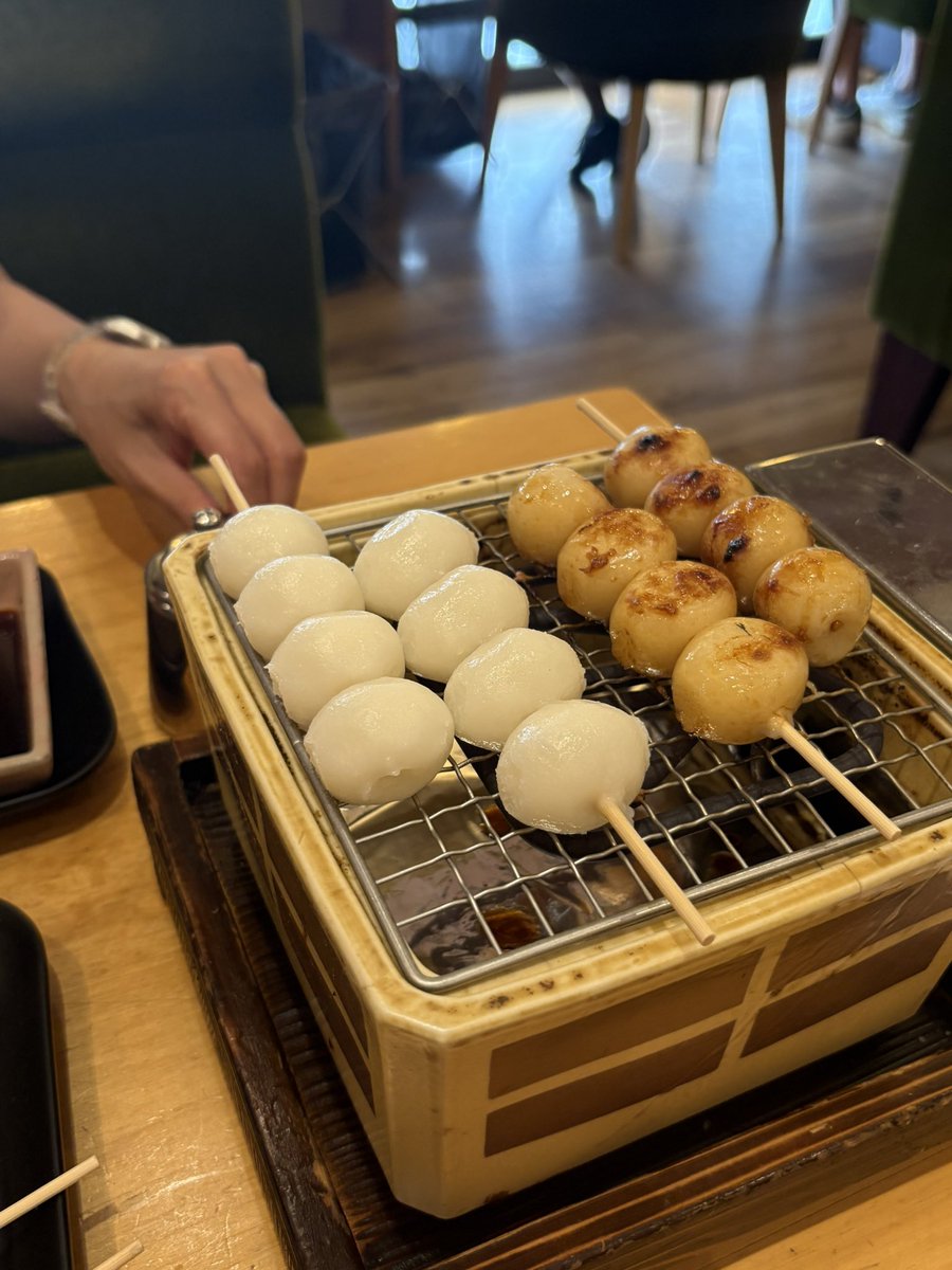 _maki0705_'s tweet photo. お友達と和コメダに行ってきた日ー！！！
焼きたてのお団子美味しすぎたぁ🙂‍↕️💚

#めがねまきまき
#どうかな
#調光レンズ
#めっちゃ便利 https://t.co/9eAhlWULwA