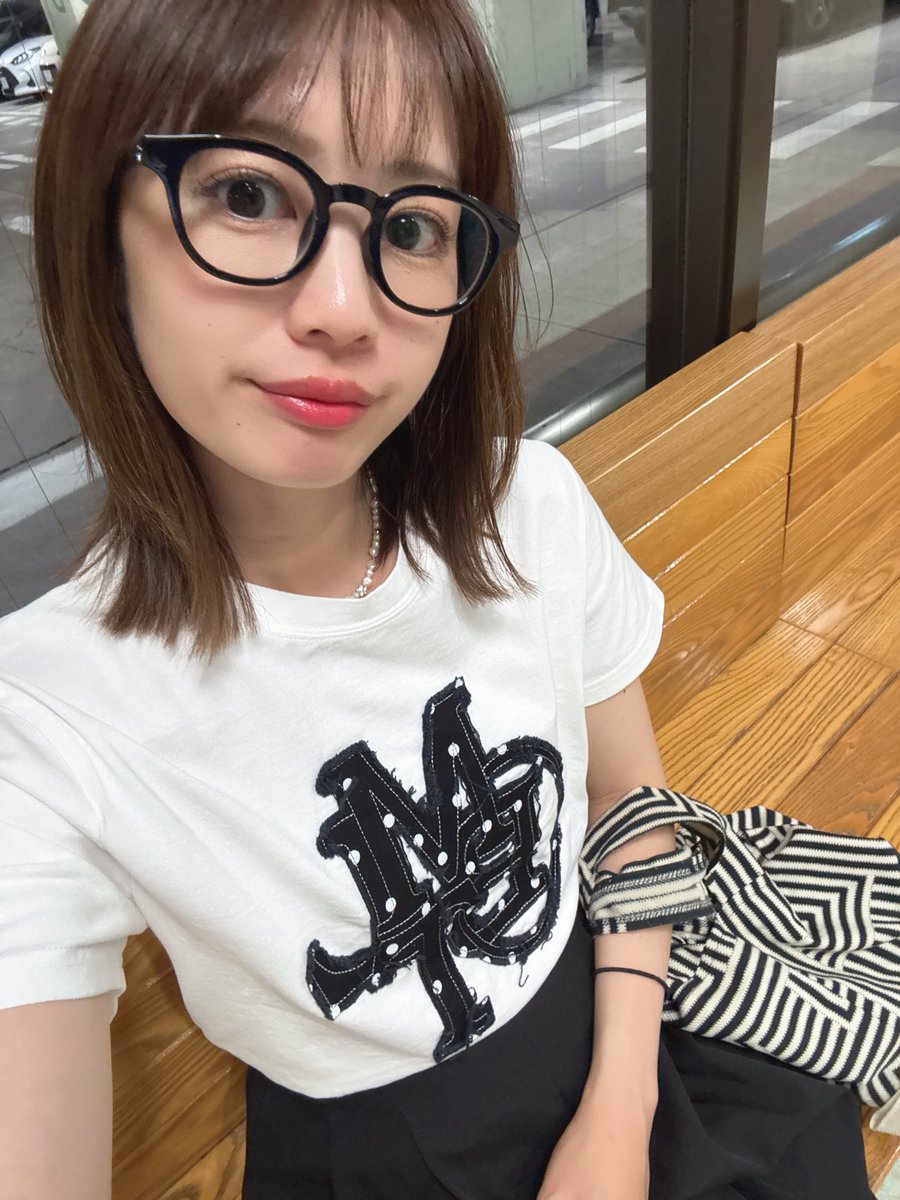 _maki0705_'s tweet photo. お友達と和コメダに行ってきた日ー！！！
焼きたてのお団子美味しすぎたぁ🙂‍↕️💚

#めがねまきまき
#どうかな
#調光レンズ
#めっちゃ便利 https://t.co/9eAhlWULwA