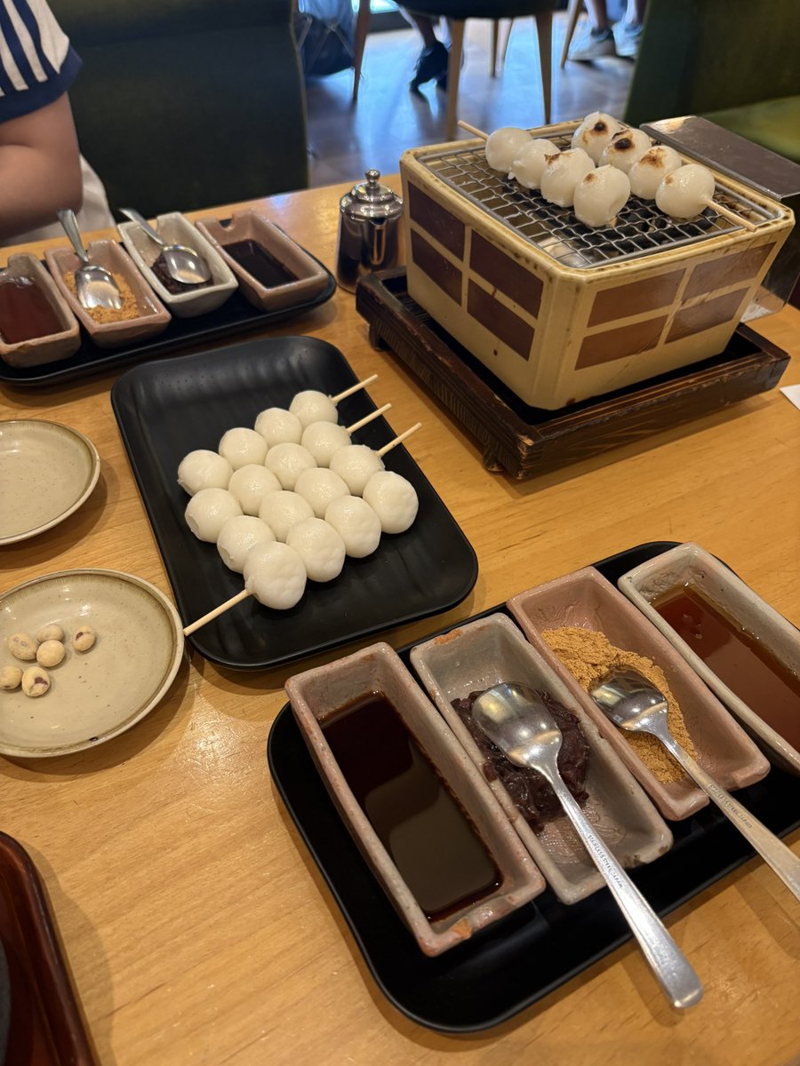 _maki0705_'s tweet photo. お友達と和コメダに行ってきた日ー！！！
焼きたてのお団子美味しすぎたぁ🙂‍↕️💚

#めがねまきまき
#どうかな
#調光レンズ
#めっちゃ便利 https://t.co/9eAhlWULwA