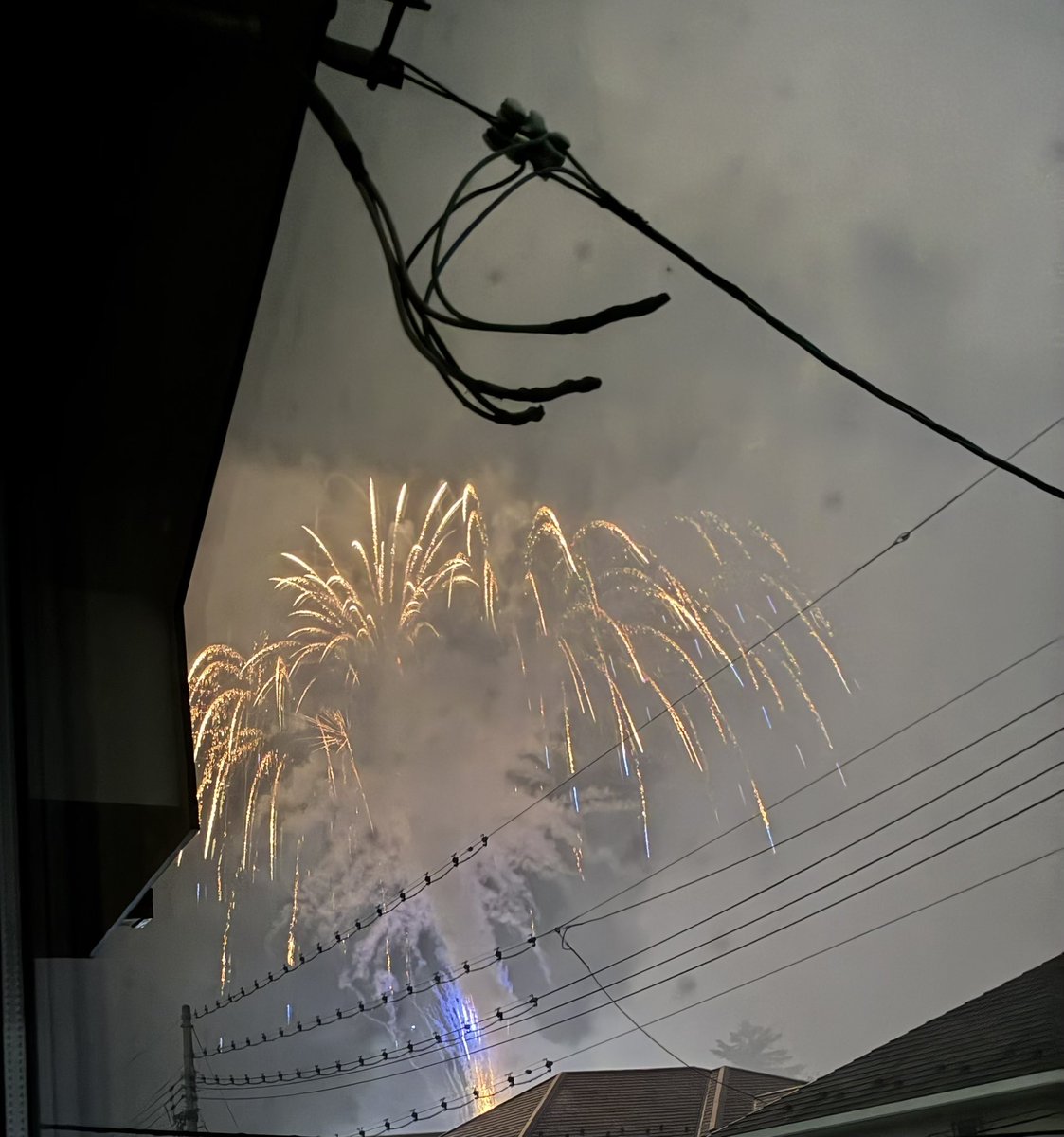 yasu_yan's tweet photo. あちこちで夏祭りが繰り広げられる今日この頃

今夜は、地元団地の夏祭り
間近で観られる打ち上げ花火
地元住民だけの特権だな https://t.co/bUKDm0jHAP