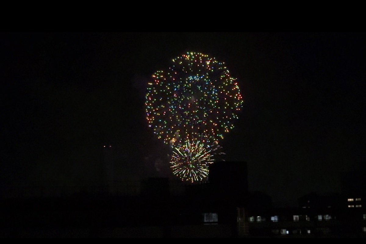 smapy405's tweet photo. 板橋の花火大会、メチャクチャ良かったぁ。
久々に生で見て、楽しかったなぁ。 https://t.co/J6Yo1T0AFB