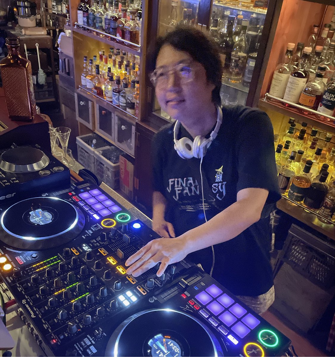 cursed_steven's tweet photo. いい感じに入り込んでる @ramen_fuzuDJ 、縦横無尽にいろんなのをやってくれて楽しい感じになっております。
 #PeatySherry https://t.co/qa5haHtPpj