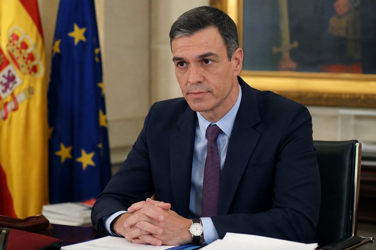 ThinkandGuess_0's tweet photo. What do you think about Prime minister of Spain Pedro Sánchez 🇪🇸🇪🇸

A) Strong Leader 💪 

B) An Idiot 😤 

He allows thousands of African immigrants to enter Spain.🤬 https://t.co/g0ZlCPNgEN