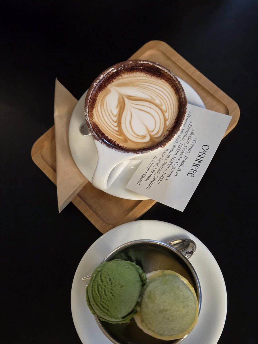winterairy_x's tweet photo. 애인이 가보고 싶다고 귀엽게 찾아와서 가본 카페☕️ 내가 커피를 안 마시니까 같이 있으면 앤이 ���피 못 마실 때도 많아서 좀 미안했음;; 요새는 앤이 좋아하는 라떼가 시그니처라는 카페들 하나하나 도장깨기 중 ! https://t.co/z62p9O0tlz