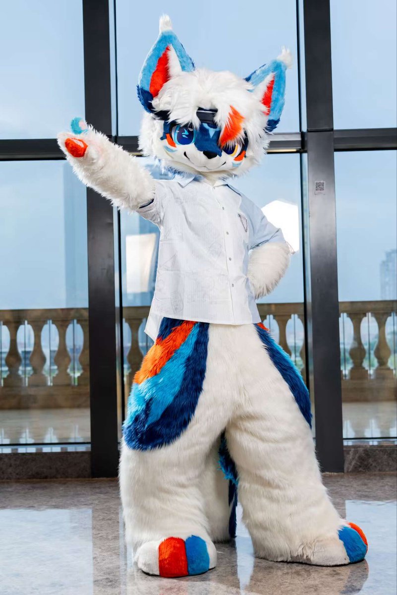 HArianaC_xiao's tweet photo. 你好哇~这里是萧，【INFJ】【文学】【摄影】【furry】
这里有兽装照片分享+自己写的文案， fursuit,dance，摄影爱好者。初来乍到，请多关照
English🆗中国语🆗日本语🆗粤语🆗
经营三只设定(前俩均已实体化):
混血灰龙:长安予策
风暴狼犬:浅川落雪
潮汐月亮龙:汐見曉
静静地期待你的脚步，从清晨到日暮 https://t.co/wG0atfyq4N