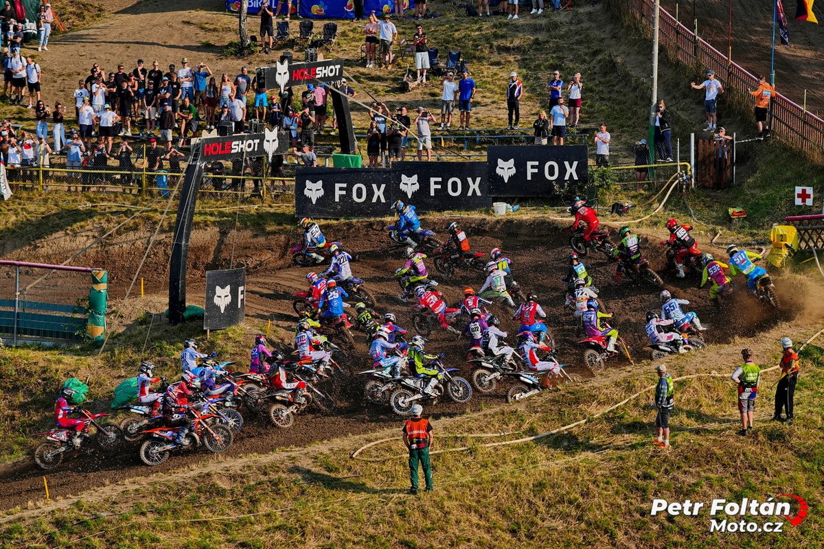 Moto_cz's tweet photo. MXGP Loket 2026 - nedělní fotogalerie z Grand Prix České republiky motokrosu 🏁 🙂 🥰 🏍
🔗 Celá galerie: https://t.co/PVTAr5hR0Y
#motocz #motokros #MXGP #MXGPLoket #MX2 #EMX #Motocross #juliusmikula #vaclavkovar #herlings https://t.co/ENxVYYrYR9