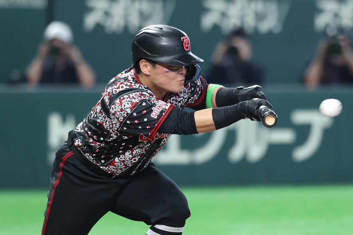 八回裏】巨人 7-8 DeNA 無死二塁から #山瀬慎之助 選手の犠打を相手が