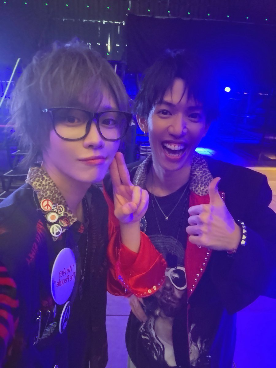JINJIN1027's tweet photo. CDFありがとうございました！！！！
最高の思い出になりました！！！

コムドットと、来てくれたお客さんと、
PPV見てくれたみんなと、
盛り上げてくれたクリエイターと
薄毛を隠してくれたヘアメさんに
大感謝です！！！！！ https://t.co/1O8ThLq6Hi