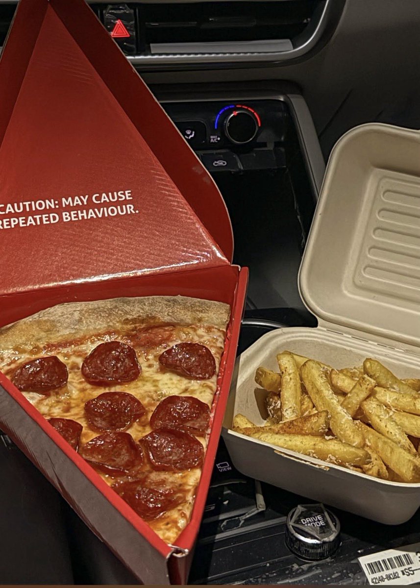 joaanryd's tweet photo. بيتزا Slyce Pop-up | الرياض - النخيل 📍

🍕 فود تراك يقدم شرائح بيتزا طازجة بنكهات متنوعة
✨ عجينة خفيفة، مكونات لذيذة، وطعم يستحق التجربة
🌙 خيار ممتاز إذا ودك بوجبة سريعة ولذيذة بسهرة الاحد https://t.co/Vo8l8KFg5b